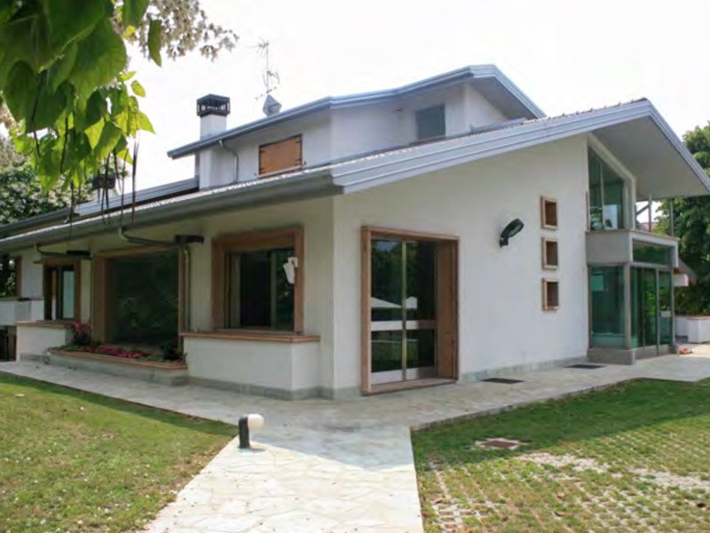 Villa in Vendita a Corbetta, 652'500€, 575 m², con Box