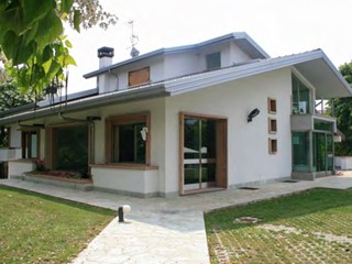 Villa in Vendita a Corbetta, 652'500€, 575 m², con Box