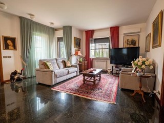 Villetta a schiera in Vendita a Altopascio, 320'000€, 200 m², arredato, con Box