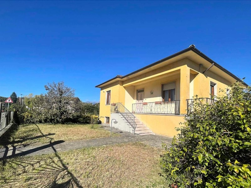 Casa Indipendente in Vendita a Aulla, zona Pallerone, 148'000€, 167 m², arredato, con Box
