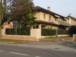 Appartamento in Vendita a Seveso, 145'500€, 108 m², con Box