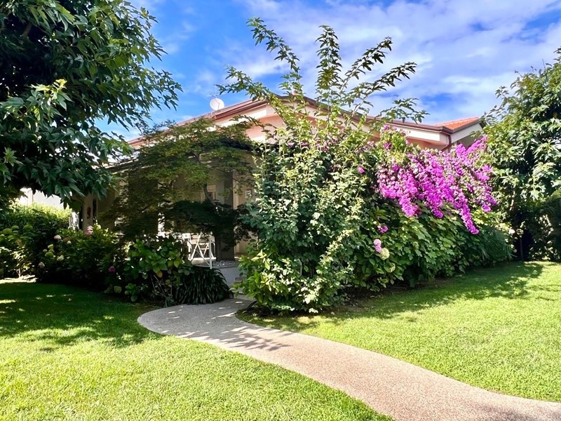 Villa bifamiliare in Vendita a Forte dei Marmi, zona Vittoria Apuana, 2'750'000€, 154 m², arredato