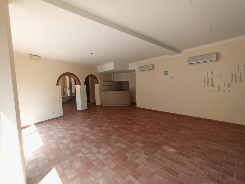 Immobile commerciale in Affitto a Montelupo Fiorentino, 1'900€, 190 m²