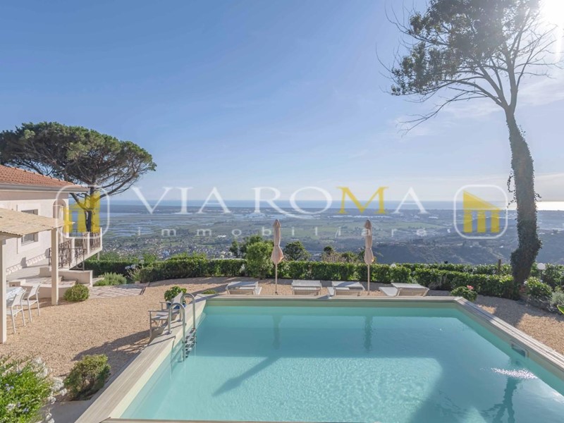 Villa in Vendita a Camaiore, zona Pieve di Camaiore, 1'300'000&euro;, 300 m², arredato