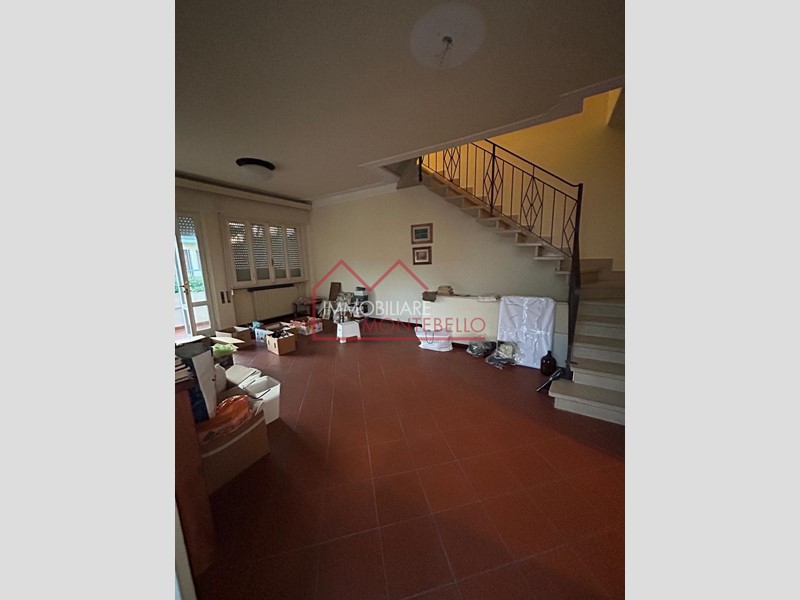 Villa bifamiliare in Vendita a Camaiore, zona Lido di Camaiore, 690'000&euro;, 160 m², arredato
