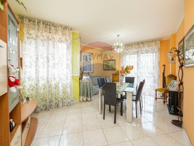 Trilocale in Vendita a Aci Castello, 129'000€, 100 m²