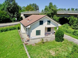 Casa Indipendente in Vendita a Alessandria, 138'000€, 130 m²