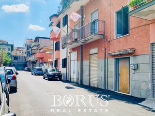 Ufficio in Affitto a Aversa, 600€, 100 m²