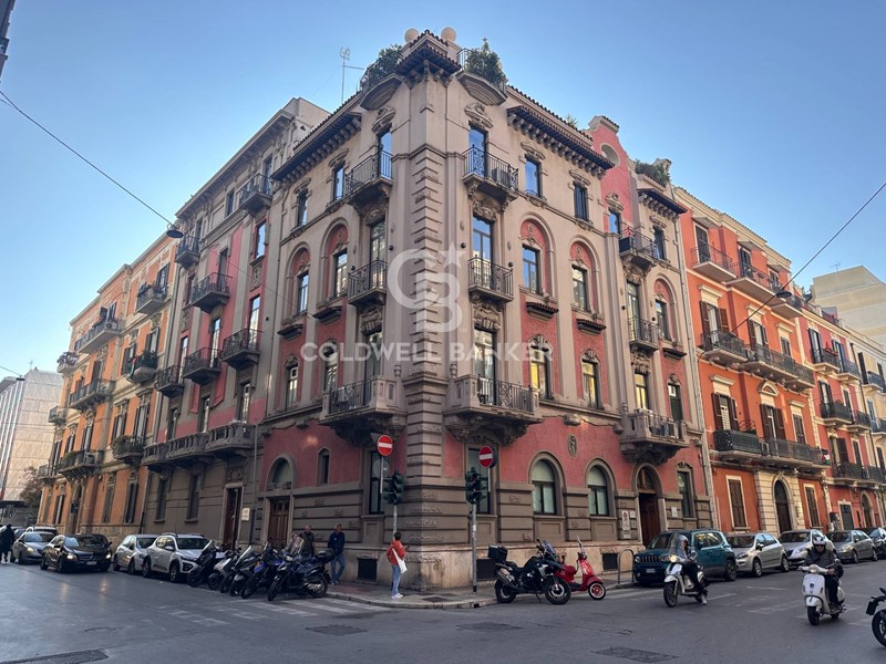 Ufficio in Affitto a Bari, 3'500€, 390 m²
