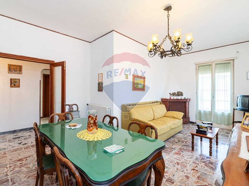 Quadrilocale in Vendita a Bassano Romano, 90'000€, 117 m²