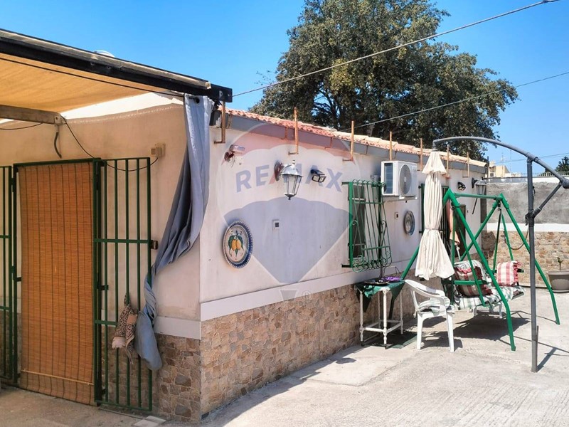 Villa in Vendita a Vittoria, 380'000€, 380 m²