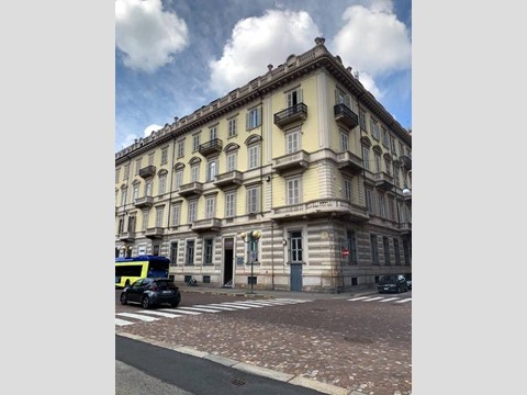 Immobile commerciale in Vendita a Torino, 265'000€, 196 m²
