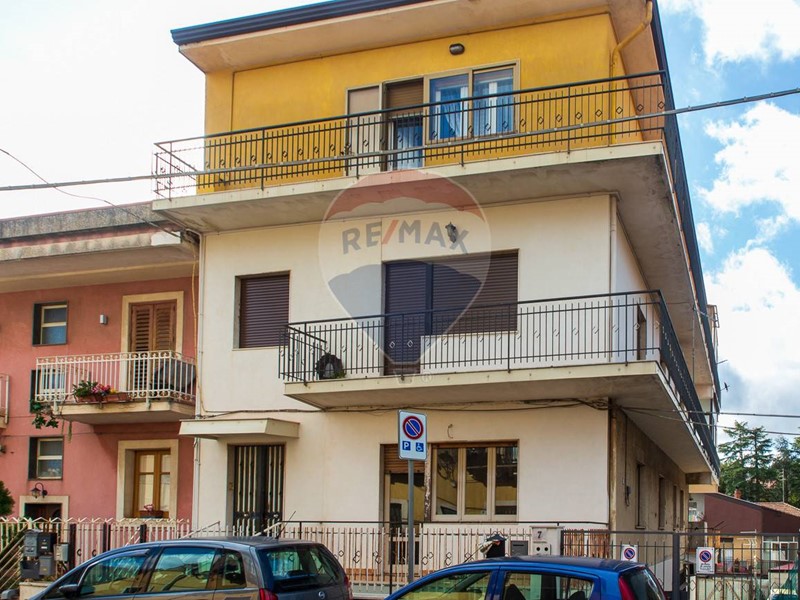 Appartamento in Vendita a Trecastagni, 105'000€, 126 m², con Box