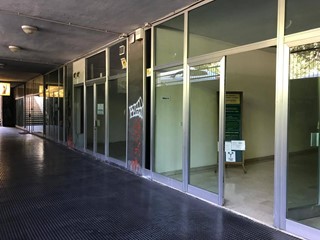 Immobile commerciale in Vendita a Varese, 250'000€, 150 m²