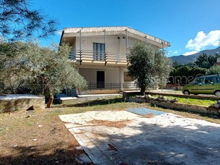 Villa in Vendita a Ventimiglia di Sicilia, 160'000€, 182 m²