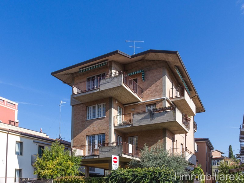 Stanza in Affitto a Verona, 450€, 150 m²