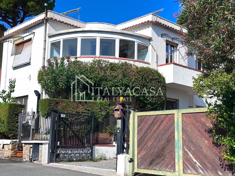 Appartamento in Vendita a Sanremo, 440'000€, 121 m²