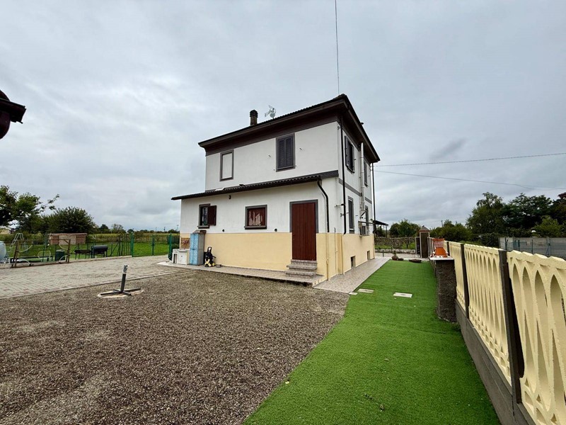 Casa Indipendente in Vendita a Sezzadio, 200'000€, 120 m²