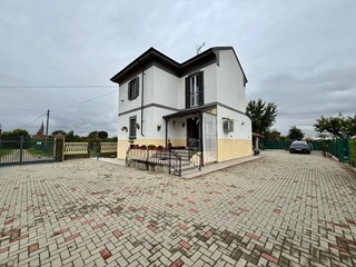 Casa Indipendente in Vendita a Sezzadio, 200'000€, 120 m²