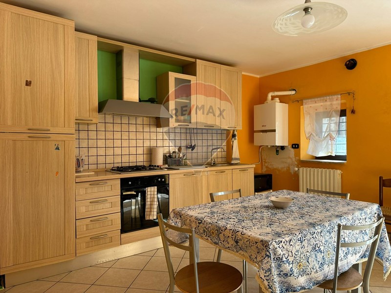 Casa Indipendente in Vendita a Rocchetta a Volturno, 55'000€, 84 m²