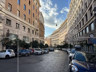 Ufficio in Affitto a Roma, 15'500&euro;, 388 m²