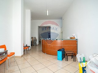 Negozio in Vendita a Paternò, 55'000€, 81 m²
