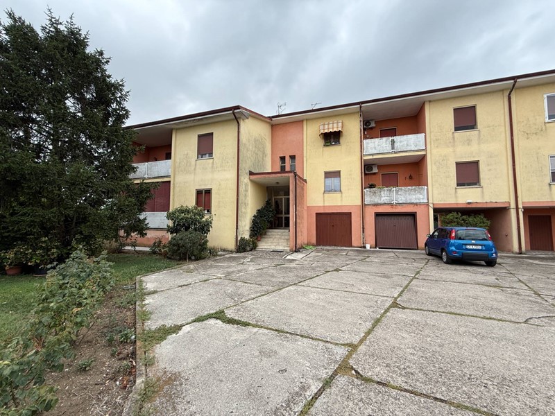 Appartamento in Vendita a Poggio Rusco, 85'000&euro;, 120 m²