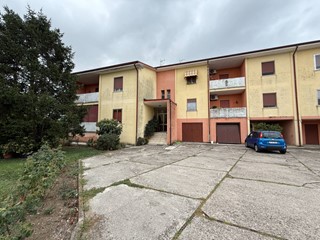 Appartamento in Vendita a Poggio Rusco, 85'000&euro;, 120 m²