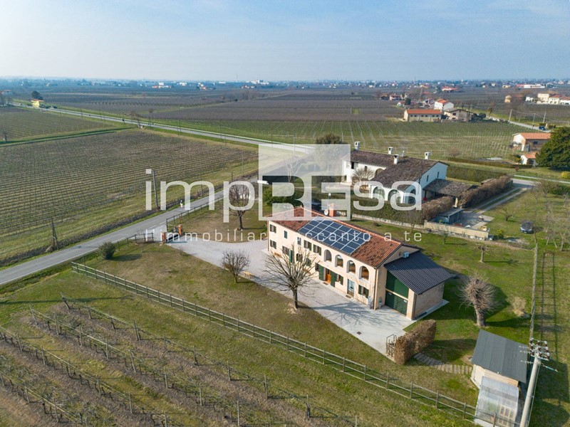 Rustico in Vendita a Ponte di Piave, 435 m²