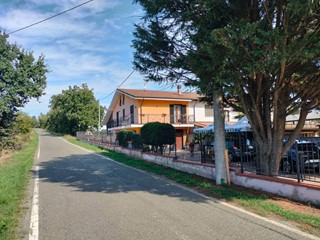 Casa Indipendente in Vendita a Quattordio, 148'000€, 240 m²