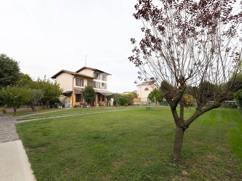 Villa in Vendita a Borgo San Giacomo, 250'000€, 145 m²