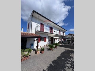 Casa Indipendente in Vendita a Carinola, 115'000€, 223 m²