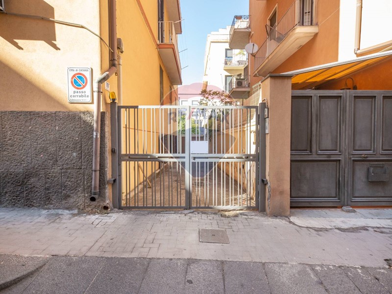 Immobile commerciale in Vendita a Catania, 170'000&euro;, 182 m²