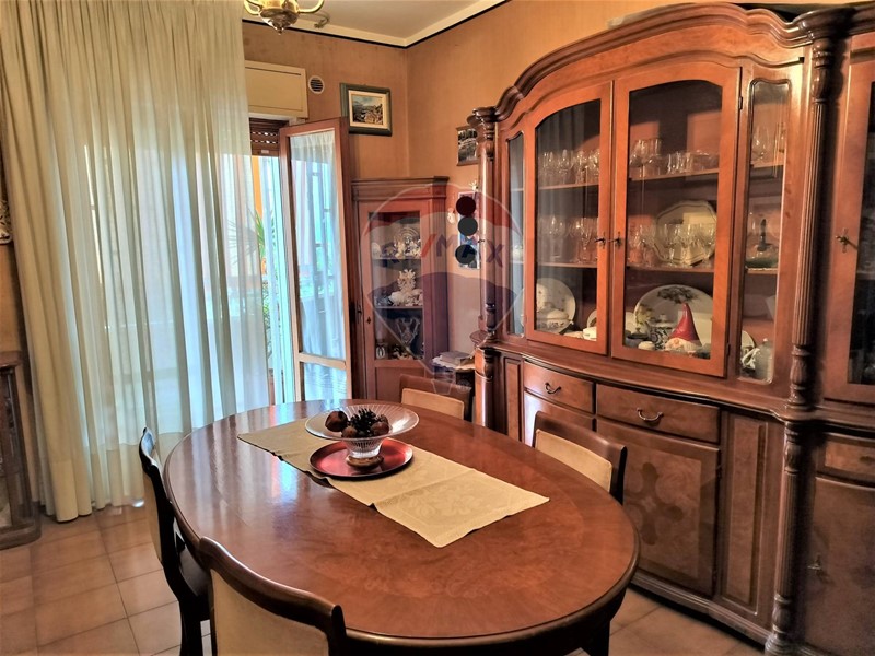 Quadrilocale in Vendita a Catania, 89'000&euro;, 95 m²