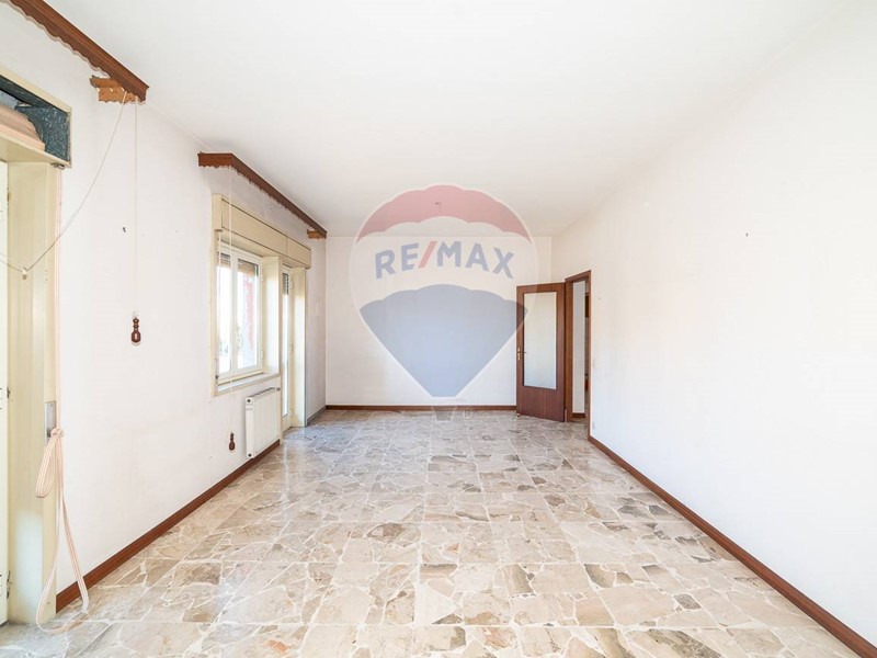 Appartamento in Vendita a Catania, 138'000&euro;, 130 m²