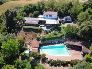 Rustico in Vendita a Colonnella, 330'000€, 385 m²