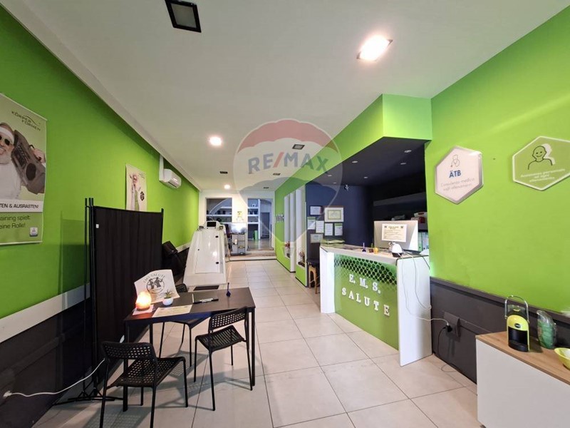 Immobile commerciale in Vendita a Figline e Incisa Valdarno, 97'000€, 144 m²