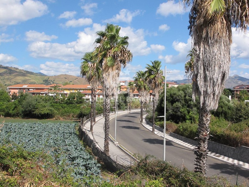 Terreno industriale in Vendita a Fiumefreddo di Sicilia, 1'100'000&euro;, 30000 m²