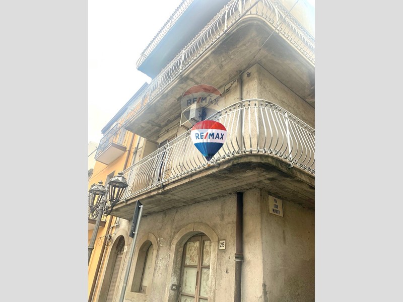 Casa Indipendente in Vendita a Francavilla di Sicilia, 70'000€, 160 m²