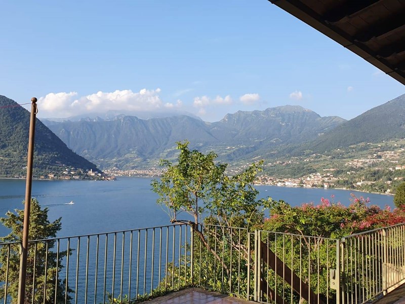 Villetta a schiera in Affitto a Iseo, 2'800€, 200 m²