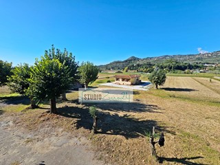 Casa Indipendente in Vendita a Massarosa, 550'000€, 250 m², con Box