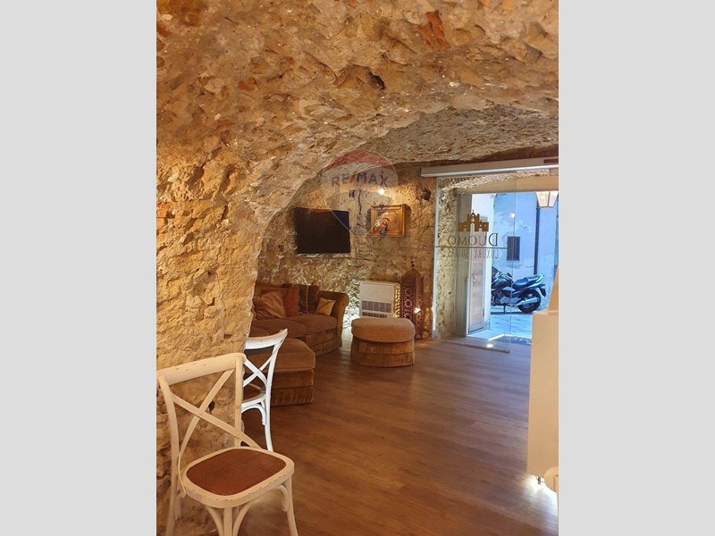 Immobile commerciale in Vendita a Napoli, 140'000€, 55 m²