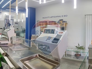 Negozio in Vendita a Orbassano, 130'000€, 50 m²