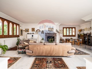 Villa in Vendita a Palermo, 980'000€, 357 m²