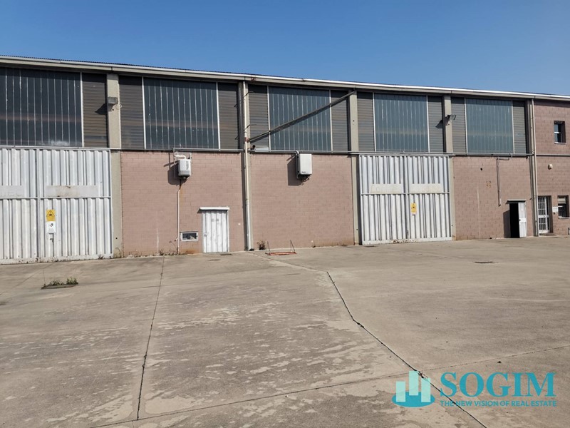 Capannone in Vendita a Baranzate, 640'000€, 950 m²