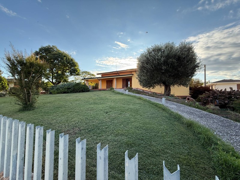 Casa Semi Indipendente in Vendita a Borgo Mantovano, 220'000&euro;, 370 m²