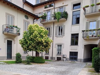 Bilocale in Affitto a Monza, 1'030€, 63 m², arredato