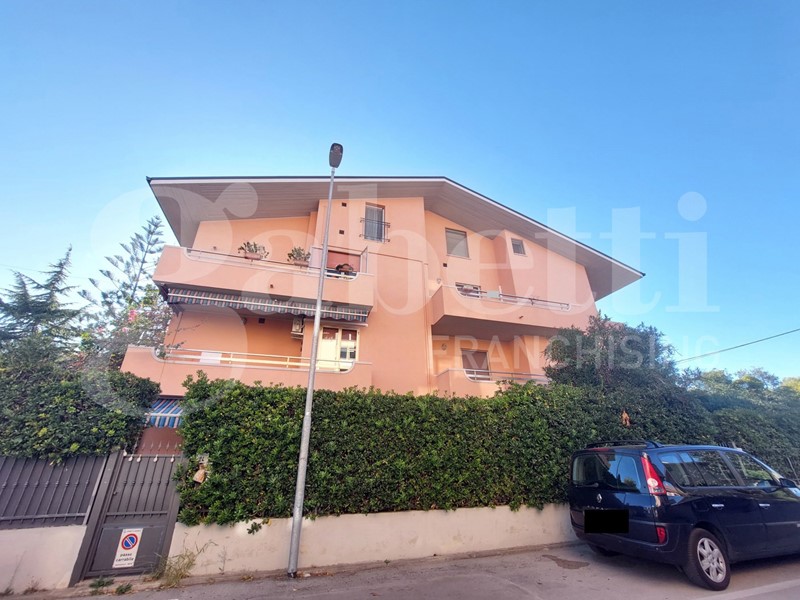 Appartamento in Vendita a Tortoreto, 179'000€, 120 m², arredato