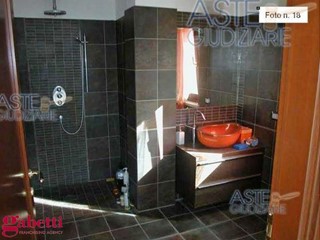 Villa in Vendita a Cherasco, 395'250€, 490 m²