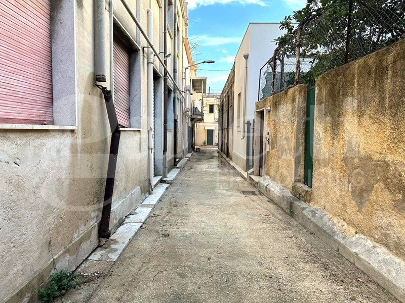 Laboratorio in Vendita a Avola, 105'000€, 200 m²